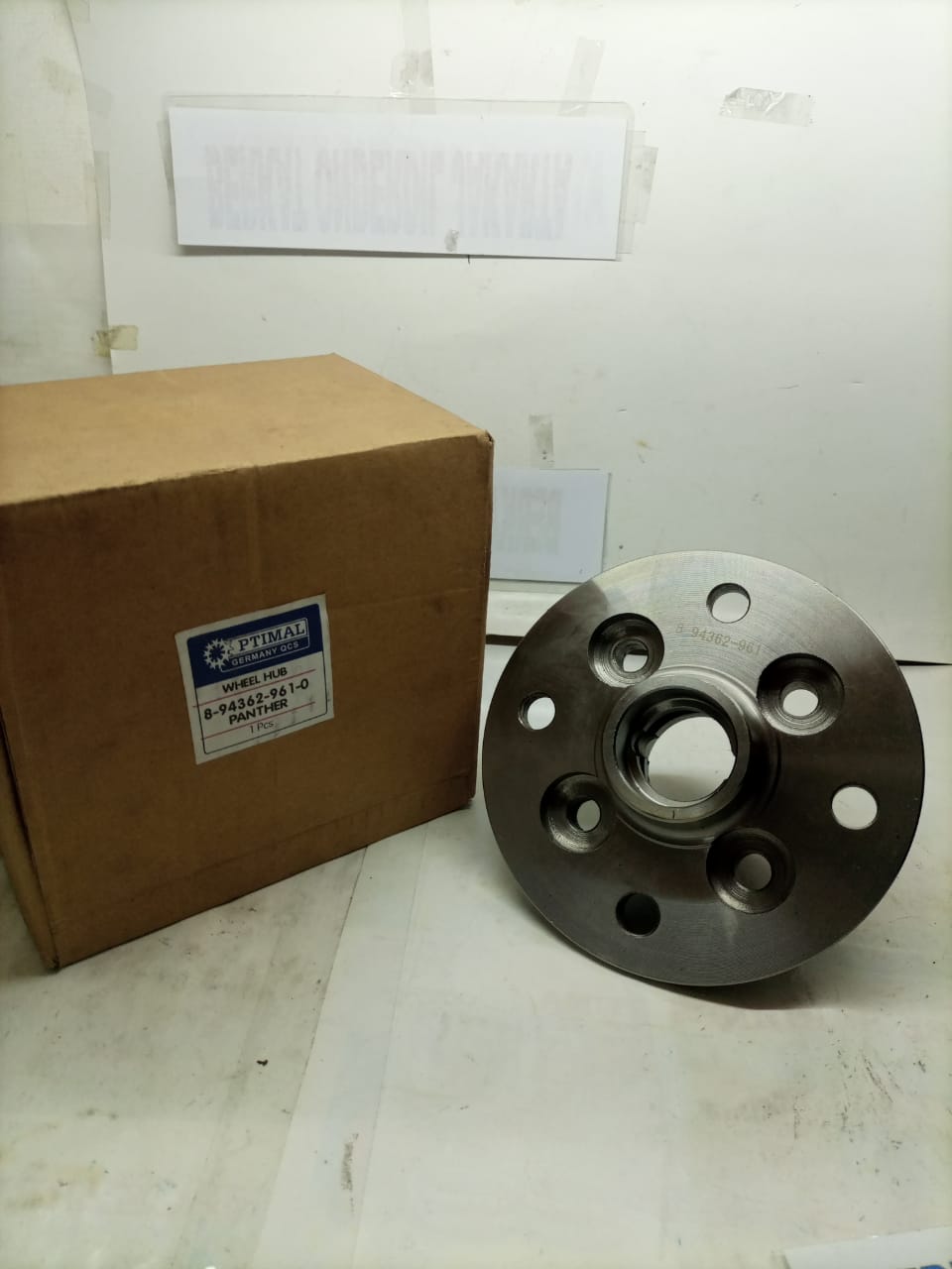 WHEEL HUB